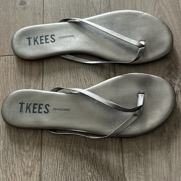 Tkees Flip Flop - Picture 2 of 2